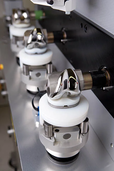 Elbow wear simulator at Questmed GmbH