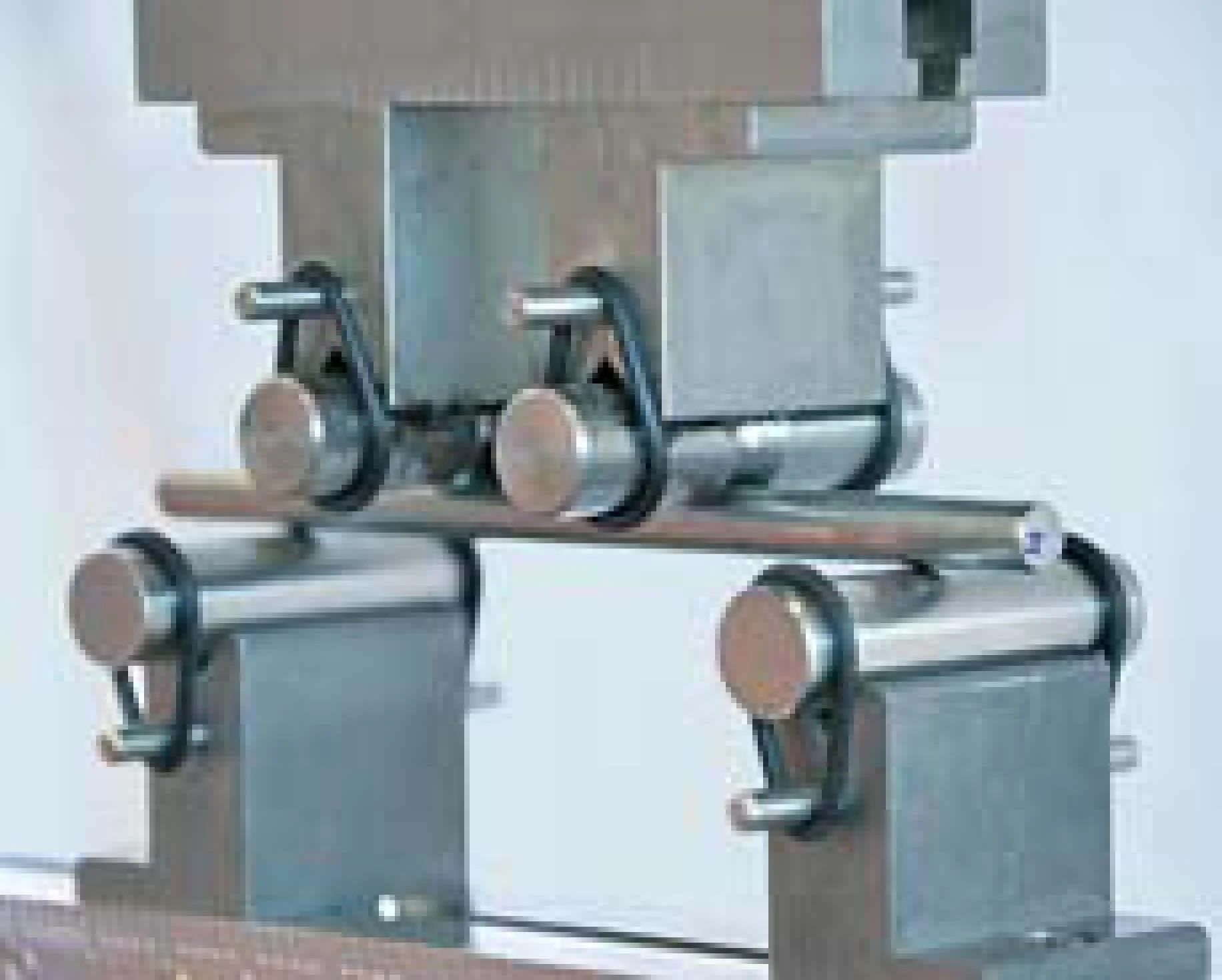 Spine Test Setup ASTM F2193 The image shows a test setup for the fatigue testing of spines according to ASTM F2193